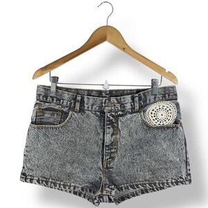 Levi Strauss & Co. Women's Short Denim High Waist Acid Wash Crochet Detail Sz 34